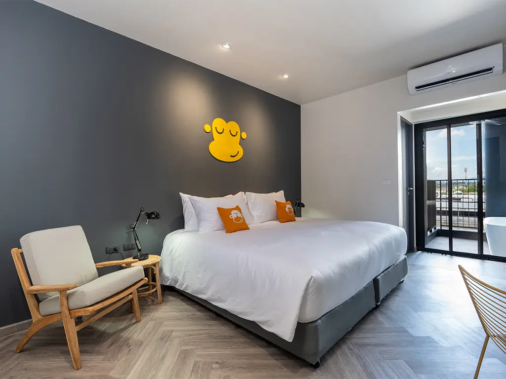 chimpanzee pod with bathpod